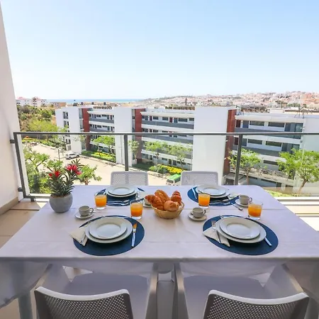 Mc Suites With Pool And Sea View Apartment
