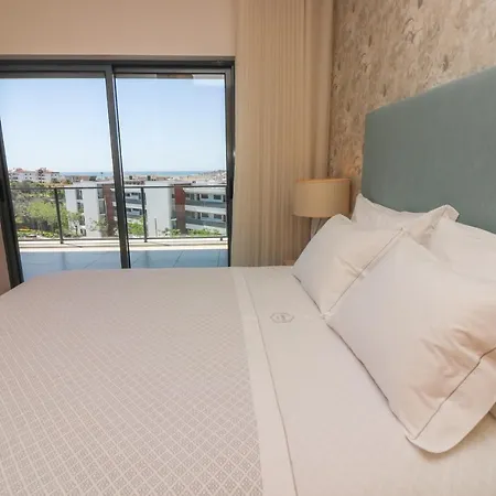 Mc Suites With Pool And Sea View Apartment