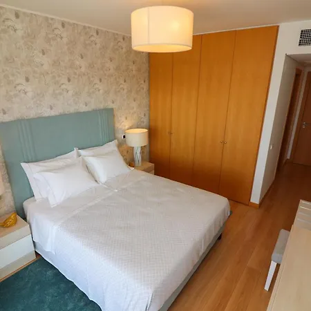 Mc Suites With Pool And Sea View Apartment